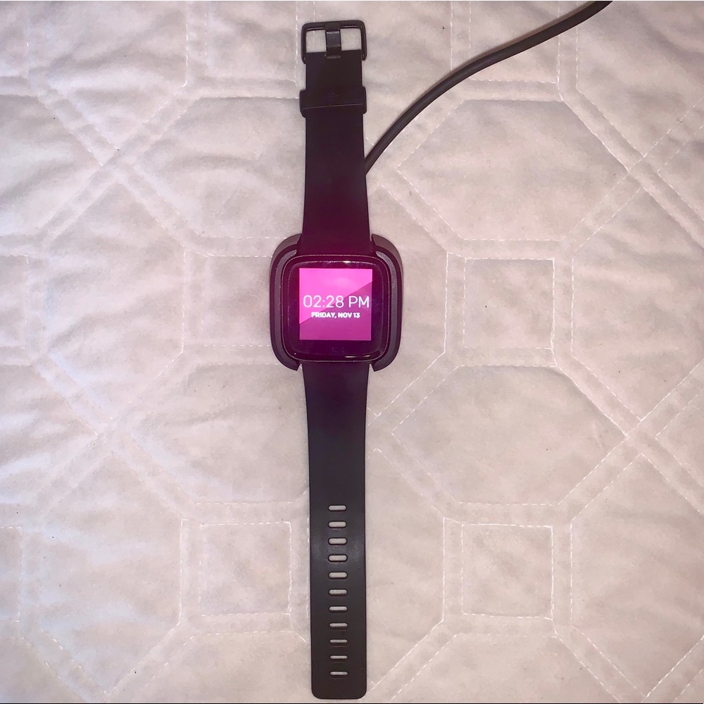 Fitbit Versa Smart Watch + Charger